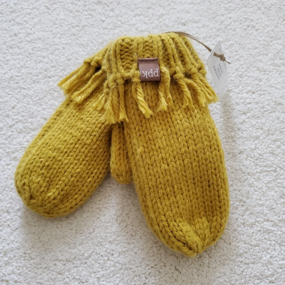 NWT Peppercorn Kids Green Fringe Lined Mittens szM/L (3-6yrs)